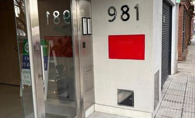 MONOAMBIENTE en VENTA a ESTRENAR . MOLDES al 900 . COLEGIALES