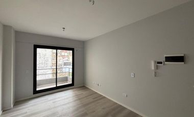 MONOAMBIENTE en VENTA a ESTRENAR . MOLDES al 900 . COLEGIALES
