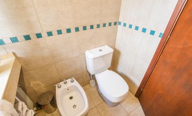 Casa de 4 dormitorios en venta - linda con jcr - Fisherton