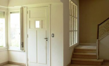 Chalet 5 ambientes totalmente reciclado, a 100 metros de la costa.