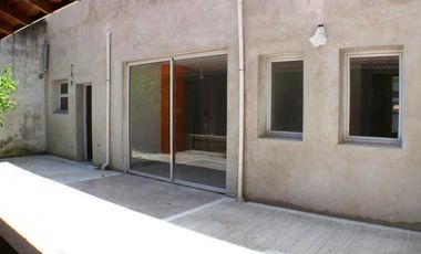 Chalet 5 ambientes totalmente reciclado, a 100 metros de la costa.