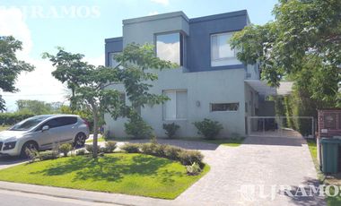 4 DORMITORIOS. AMOBLADA. LOTE INTERNO.