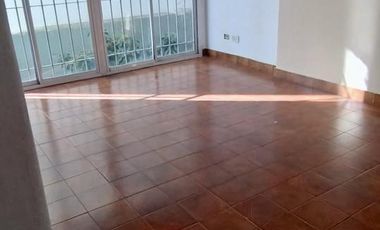 2 amb a mts de la Avda - a 5 del FCGR y de Escalada Ctro - Venta Directa - Apto Credito!!