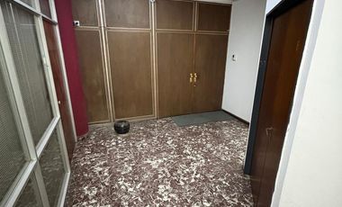 Vendo piso completo/oficinas sobre Av Chacabuco