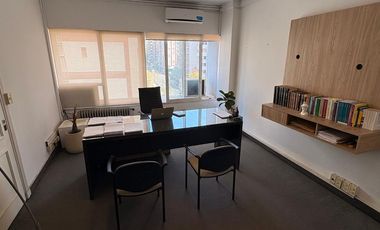 Vendo piso completo/oficinas sobre Av Chacabuco