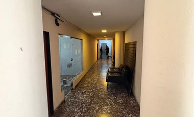 Vendo piso completo/oficinas sobre Av Chacabuco
