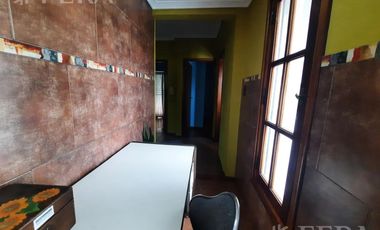 Venta casa 4 ambientes con cochera y jardín en Gerli