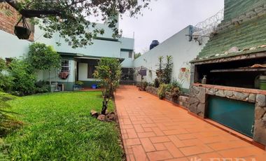 Venta casa 4 ambientes con cochera y jardín en Gerli