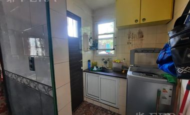 Venta casa 4 ambientes con cochera y jardín en Gerli