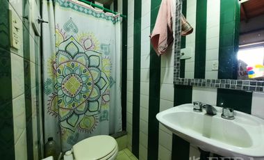 Venta casa 4 ambientes con cochera y jardín en Gerli