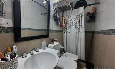 Venta casa 4 ambientes con cochera y jardín en Gerli