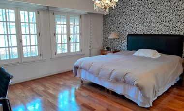 Casa en alquiler en Martinez de Libertador al Rio.