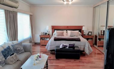 Casa en alquiler en Martinez de Libertador al Rio.