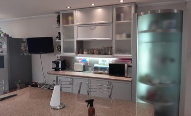 Casa en alquiler en Martinez de Libertador al Rio.