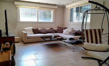 Casa en alquiler en Martinez de Libertador al Rio.