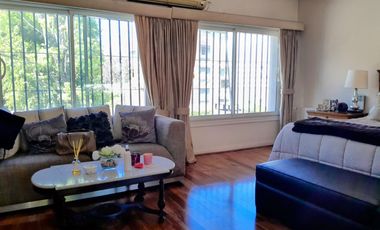 Casa en alquiler en Martinez de Libertador al Rio.