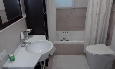 Casa en alquiler en Martinez de Libertador al Rio.