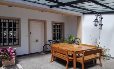 Casa en alquiler en Martinez de Libertador al Rio.