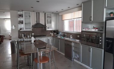 Casa en alquiler en Martinez de Libertador al Rio.