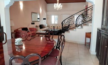 Casa en alquiler en Martinez de Libertador al Rio.