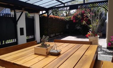 Casa en alquiler en Martinez de Libertador al Rio.