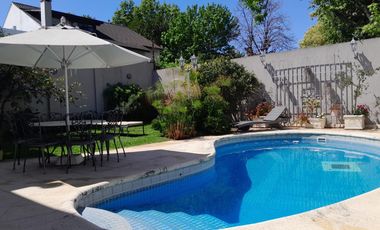 Casa en alquiler en Martinez de Libertador al Rio.