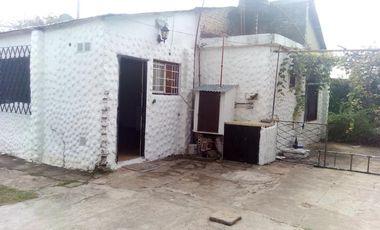 LOTE CON DOS CASAS VENTA APTA CREDITO