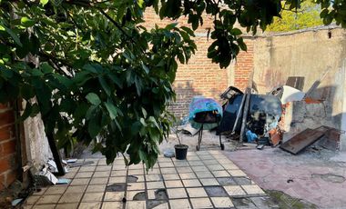 Casa a Reciclar en buen barrio residencial - Venta Directa!!