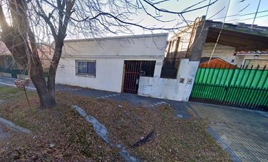 Casa a Reciclar en buen barrio residencial - Venta Directa!!