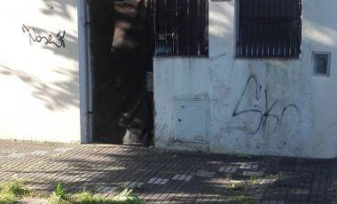 Casa a Reciclar en buen barrio residencial - Venta Directa!!