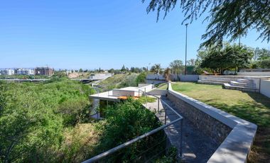 Excelente Casa alquiler para uso comercial, vistas, Cerro de las Rosas