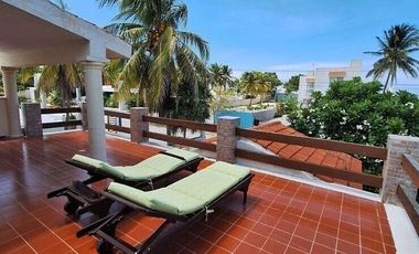 Casa en segunda fila de la playa en venta en Chelem