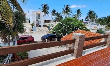 Casa en segunda fila de la playa en venta en Chelem