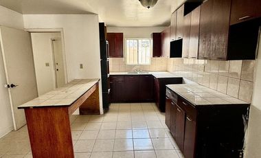 CASA EN RENTA JARDINES DE CHAPULTEPEC 4 RECAMARAS