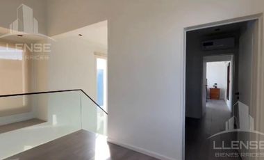 Casa 6 ambientes en Venta - TOMA PERMUTAS - Nuevo Quilmes