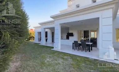 Casa 6 ambientes en Venta - TOMA PERMUTAS - Nuevo Quilmes