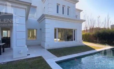 Casa 6 ambientes en Venta - TOMA PERMUTAS - Nuevo Quilmes