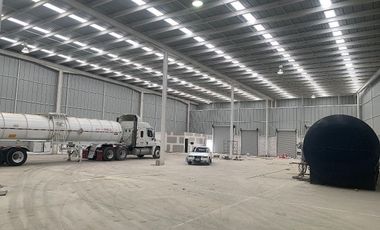 BODEGA COMERCIAL de 1,217m2 más 831 de patio / estacionamiento