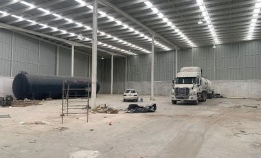 BODEGA COMERCIAL de 1,217m2 más 831 de patio / estacionamiento