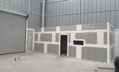 BODEGA COMERCIAL de 1,217m2 más 831 de patio / estacionamiento