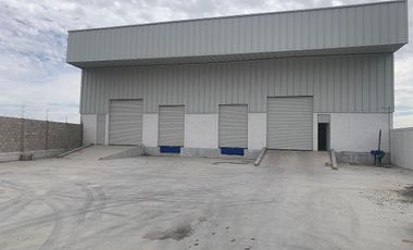 BODEGA COMERCIAL de 1,217m2 más 831 de patio / estacionamiento