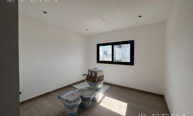 Venta de piso 4 ambientes con balcón aterrazado en Quilmes