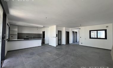 Venta de piso 4 ambientes con balcón aterrazado en Quilmes