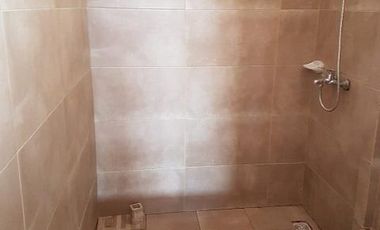 Casa de 5 dormitorios - con pileta - Quincho - Cava para vinos - Funes