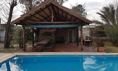 Casa de 5 dormitorios - con pileta - Quincho - Cava para vinos - Funes