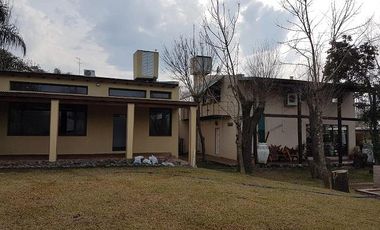 Casa de 5 dormitorios - con pileta - Quincho - Cava para vinos - Funes