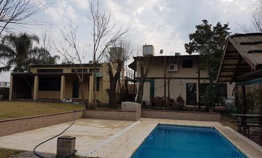 Casa de 5 dormitorios - con pileta - Quincho - Cava para vinos - Funes