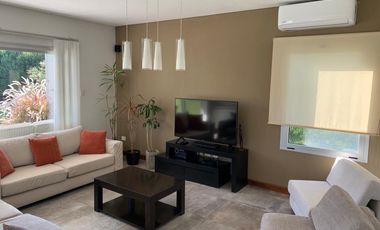 Casa 4 dormitorios y escritorio en dos plantas. Nueva