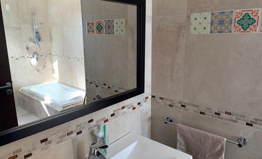 Casa 4 dormitorios y escritorio en dos plantas. Nueva