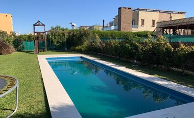 Casa 4 dormitorios y escritorio en dos plantas. Nueva